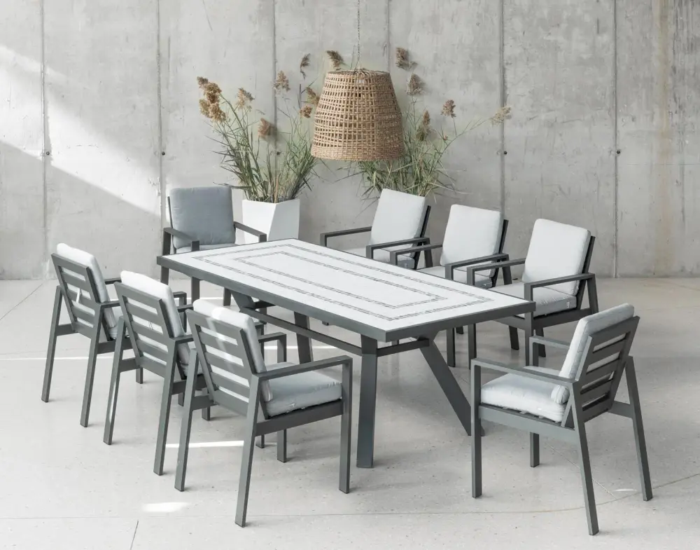 Harnau — Dining table