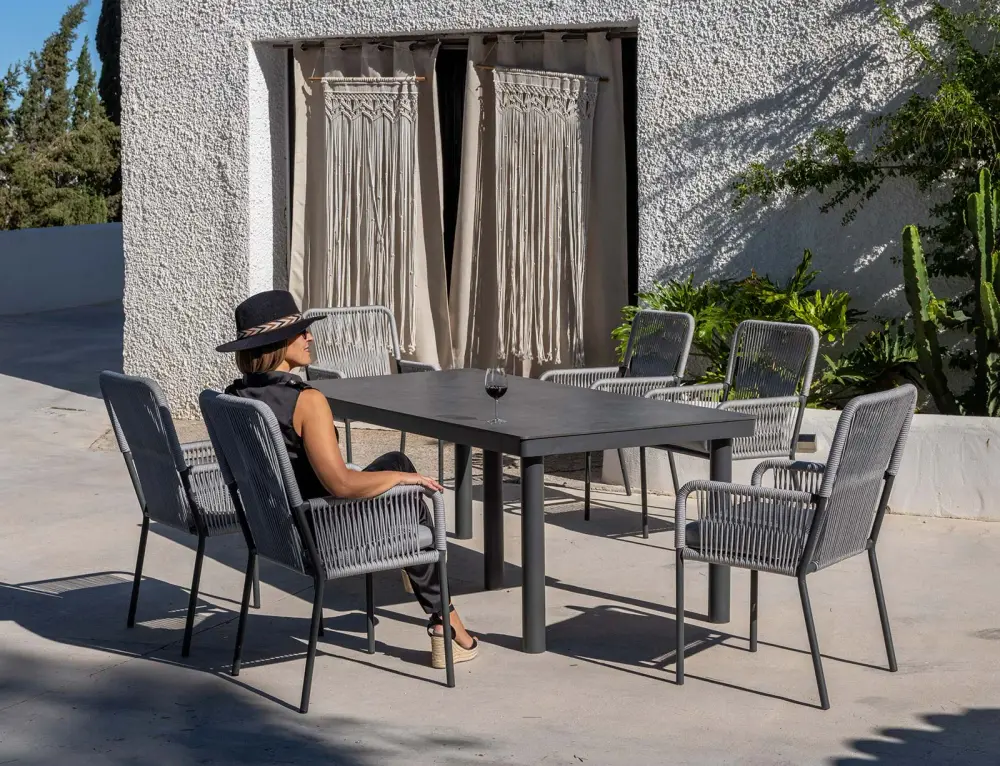 Beler — Dining table