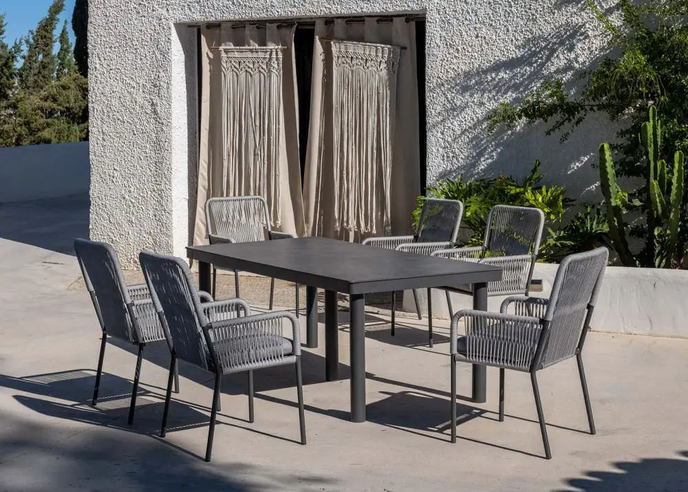 Beler — Dining table
