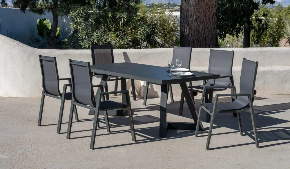 Gloris — Dining table