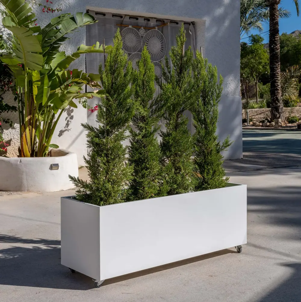 Jardinera para terraza de aluminio con ruedas — Accessoire