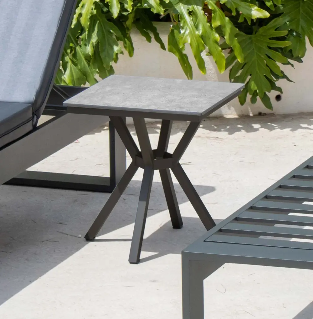 Donia — Side table