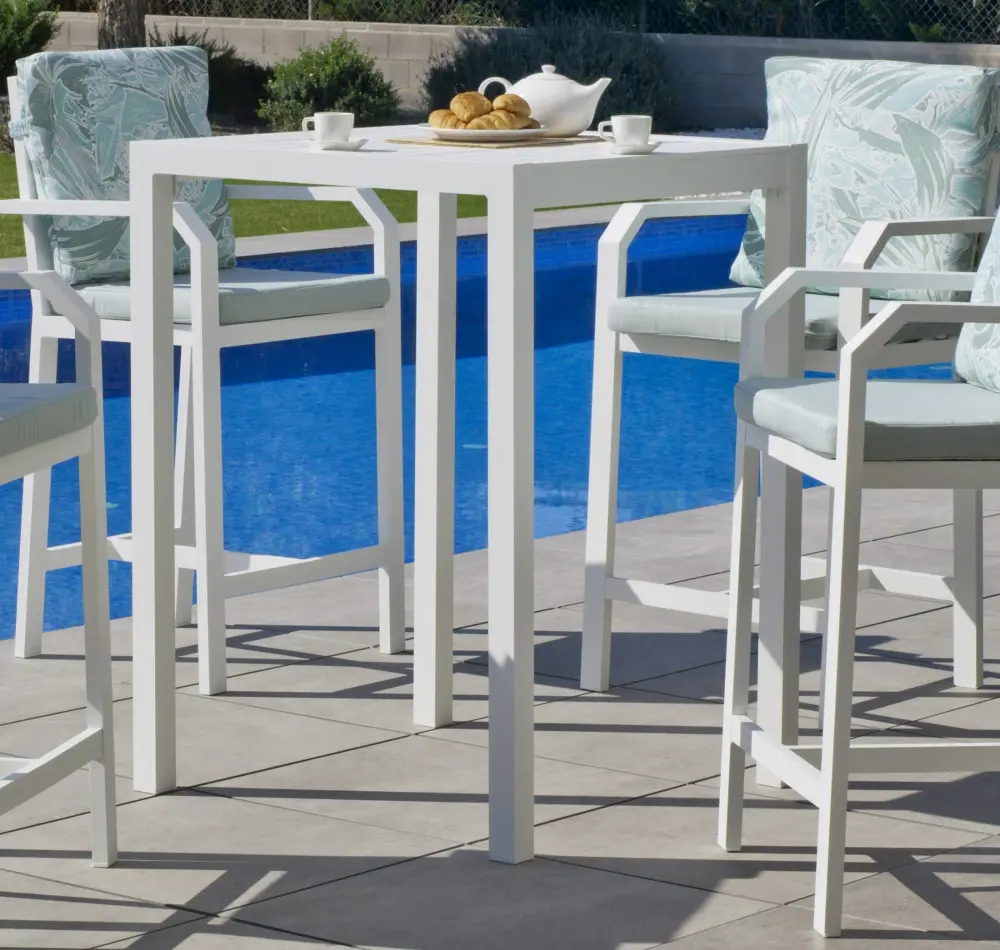Stanley — Dining table