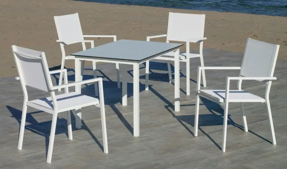 Margot — Dining table