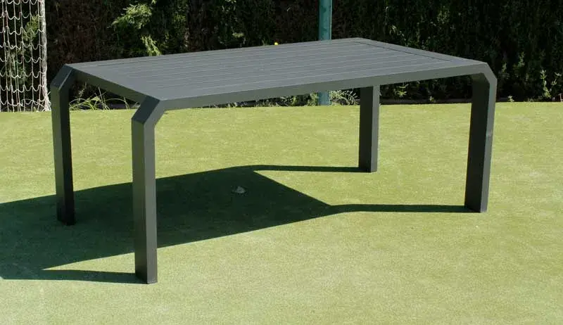 Zafiro 150 — Dining table