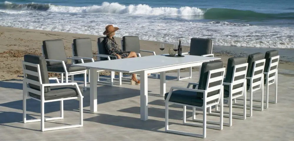 Camelia 300 — Dining table