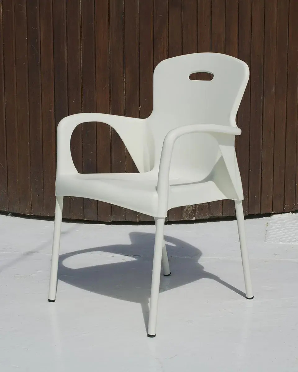 Almera 3 — Chaise