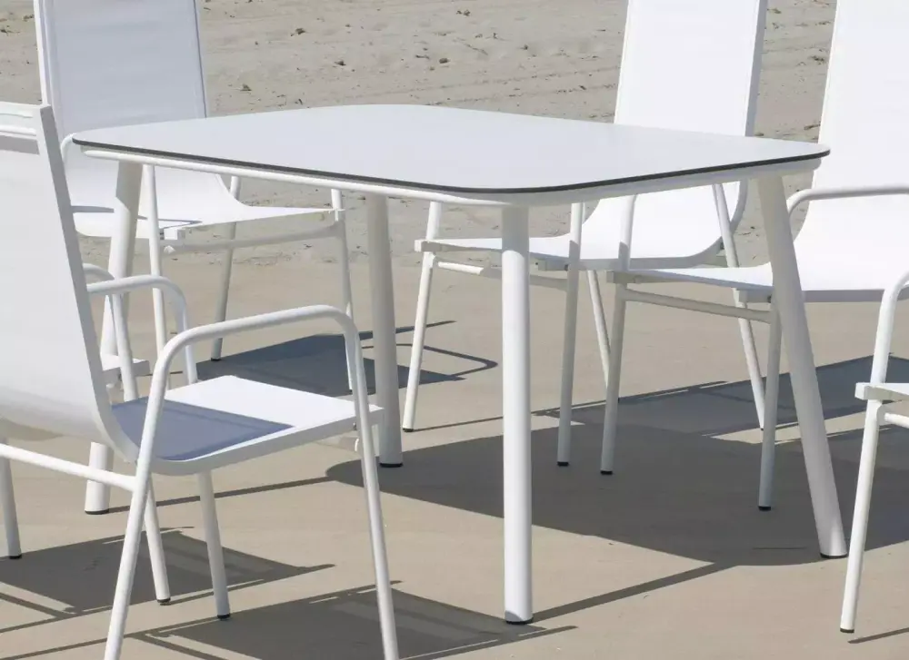 Mesa de aluminio rectangular con tablero HPL Mundra