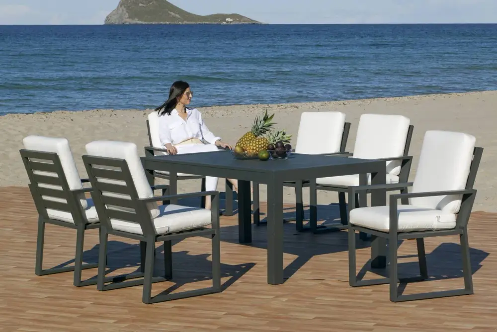 Conjunto de exterior con mesa camelia 220 y sillón bolonia 25