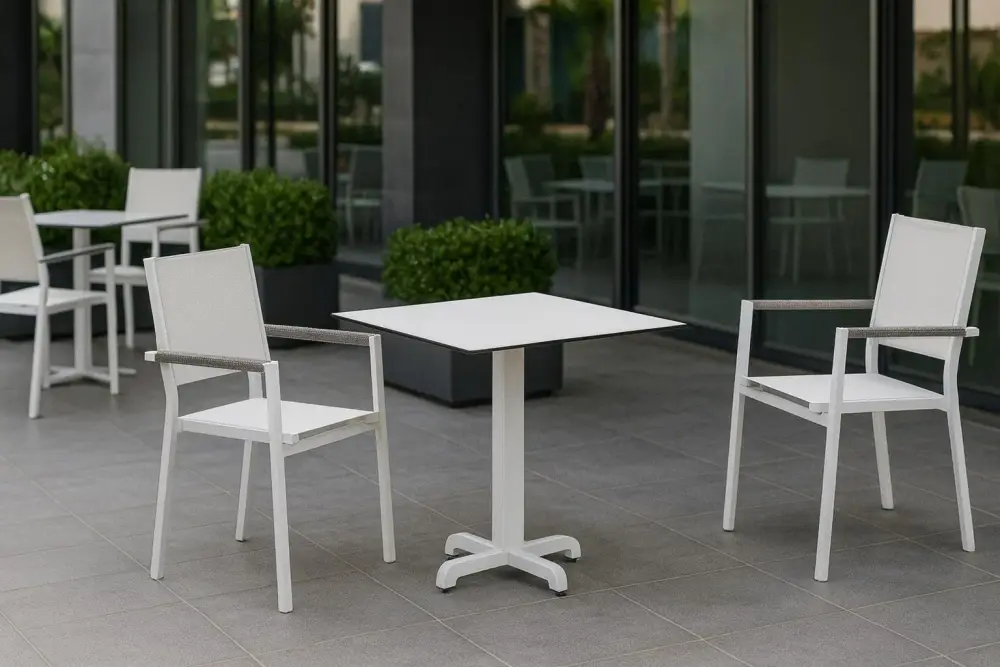Mesa cuadrada Lanzarote y silla Moasis