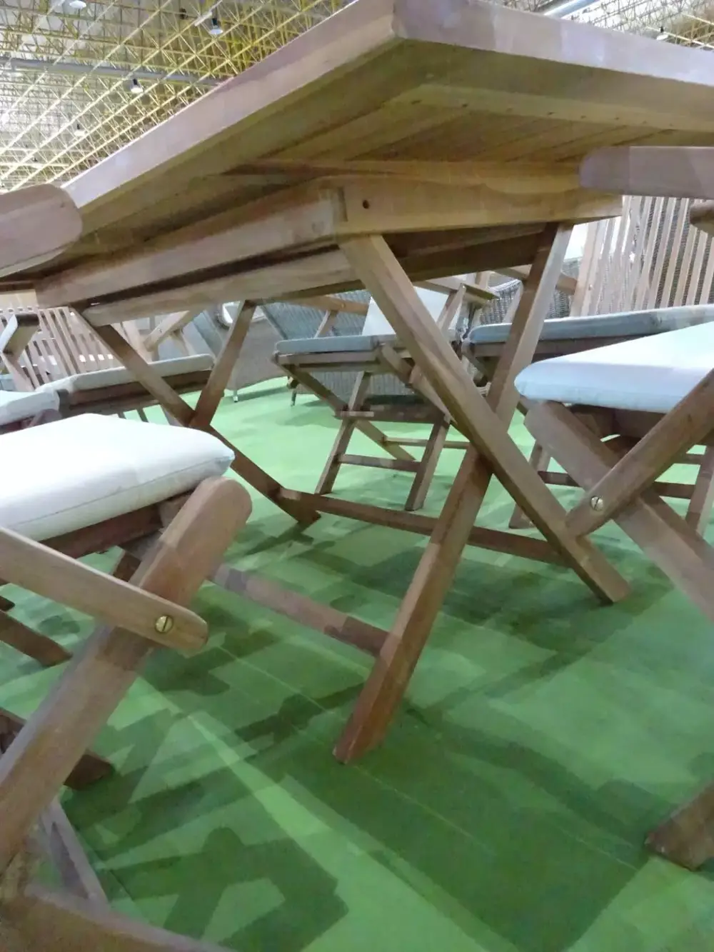 patas mesa plegable de comedor en madera de teka Ecija