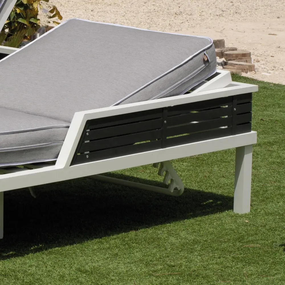 Detalle Cama de jardín doble aluminio bicolor Lagos 30