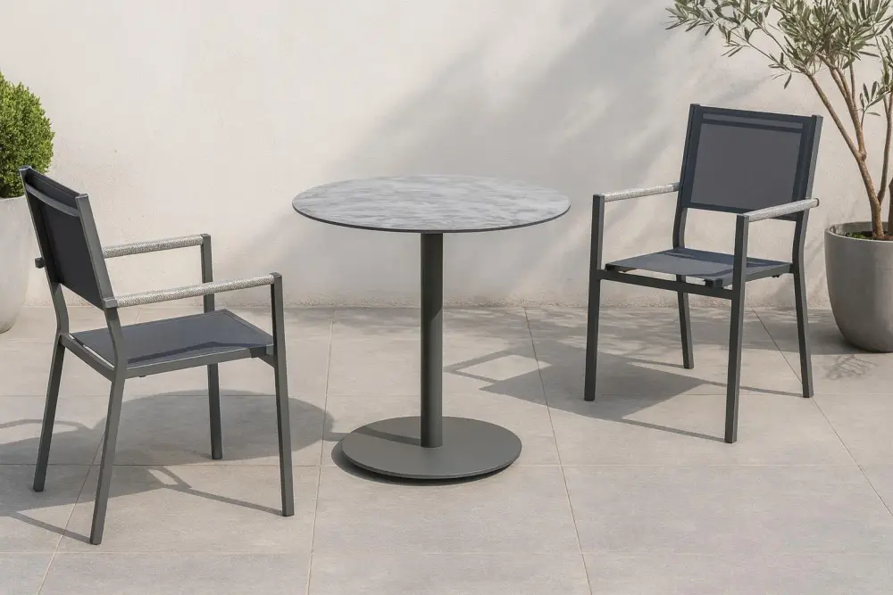 Mesa redonda Vaselin y silla Moasis