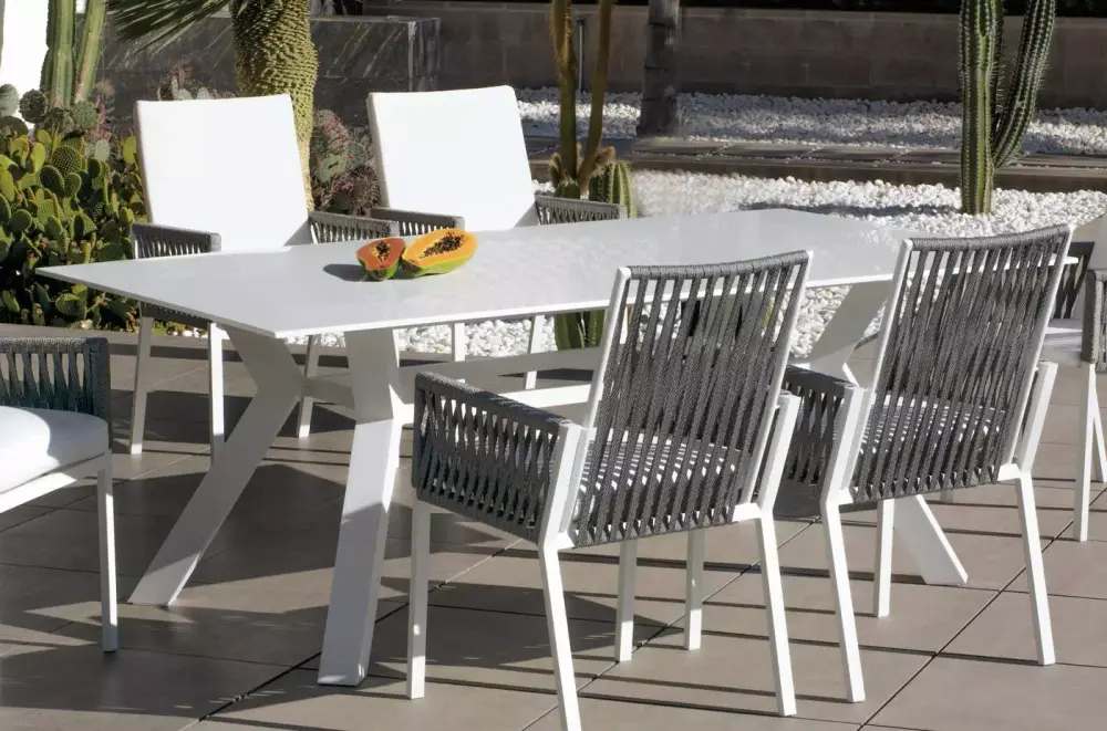 Conjunto Mesa de comedor rectangular en aluminio y tablero de Krion modelo Andes
